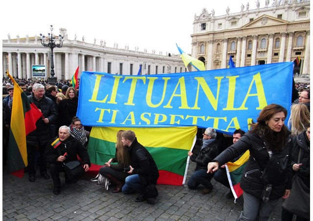 Lietuviai išradingai pakvietė popiežių Pranciškų į Lietuvą