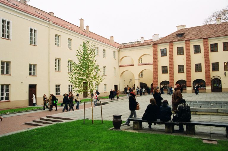 AMA MATER skelbia tapusi ypatingai jautri lyčiai