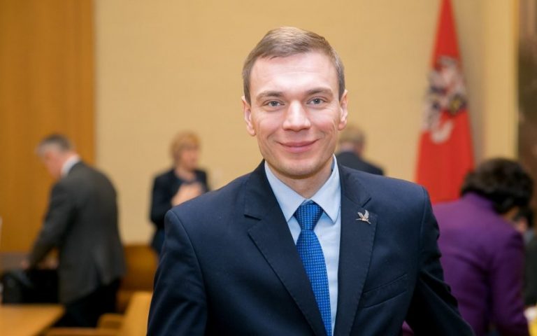 Mindaugas Puidokas prašo prokuratūrą įvertinti ar A. Sekmokas kenkė valstybei AE uždarymo metu