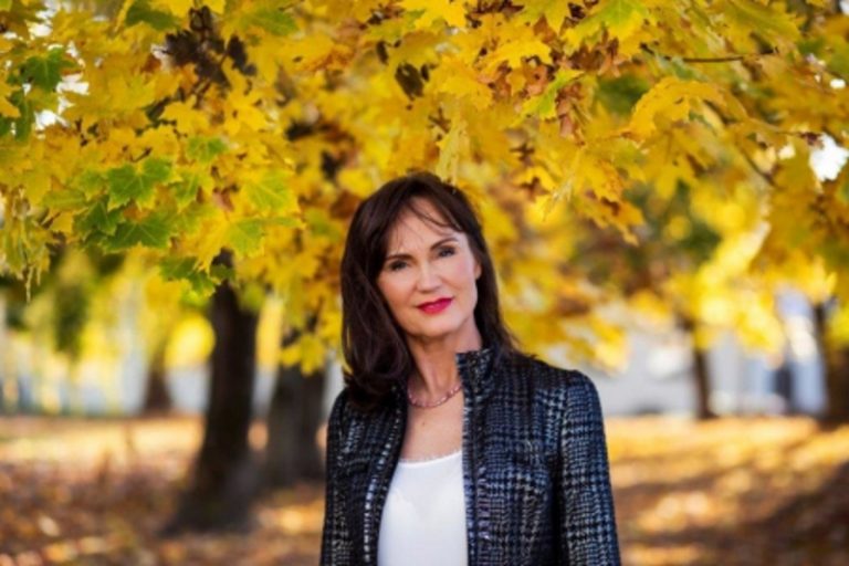 Jolanta Blažytė. EIKITE RAVĖTI ŠIENO….