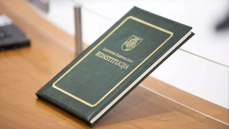 Konstitucija turi apibrėžti tik dvi lytis – vyro ir moters