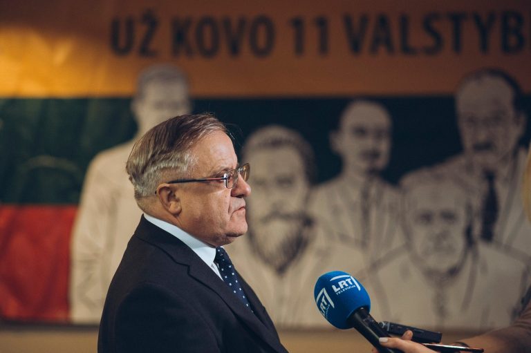 Vytautas Radžvilas. Kiek tęsis avinėlių tylėjimas?