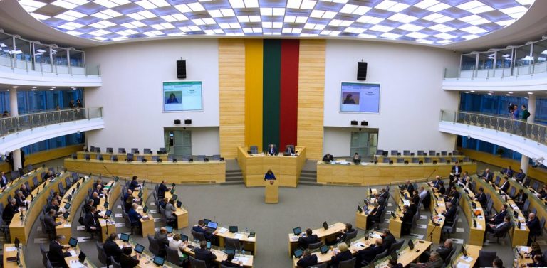 Kurie Seimo nariai pripažįsta tik 2 lytis – vyro ir moters?