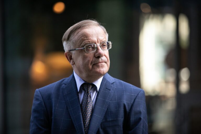Vytautas Radžvilas. Šitaip gausinamos besiilginčių sovietmečio ir belaukiančių Putino gretos
