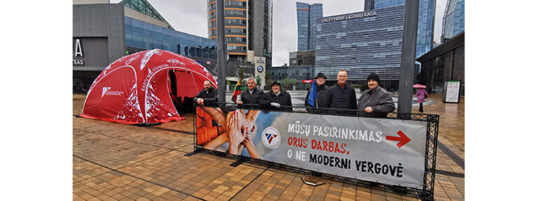 Dėl bandymų bloginti vairuotojų darbo sąlygas profesinės sąjungos rengia piketą ir ruošiasi „itališkam streikui”
