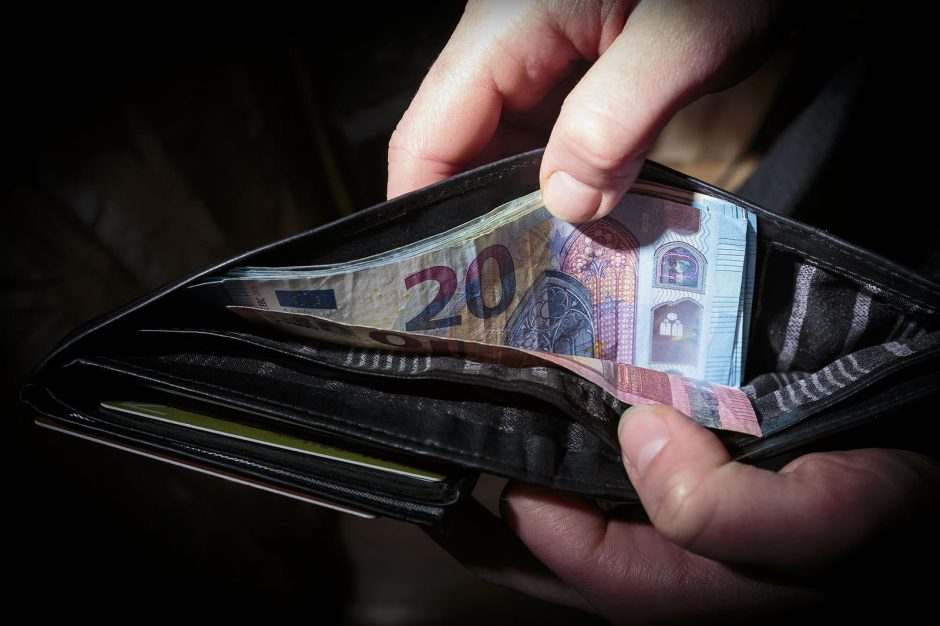 Seimas svarstys, ar nuo kitų metų didinti NPD iki 460 eurų