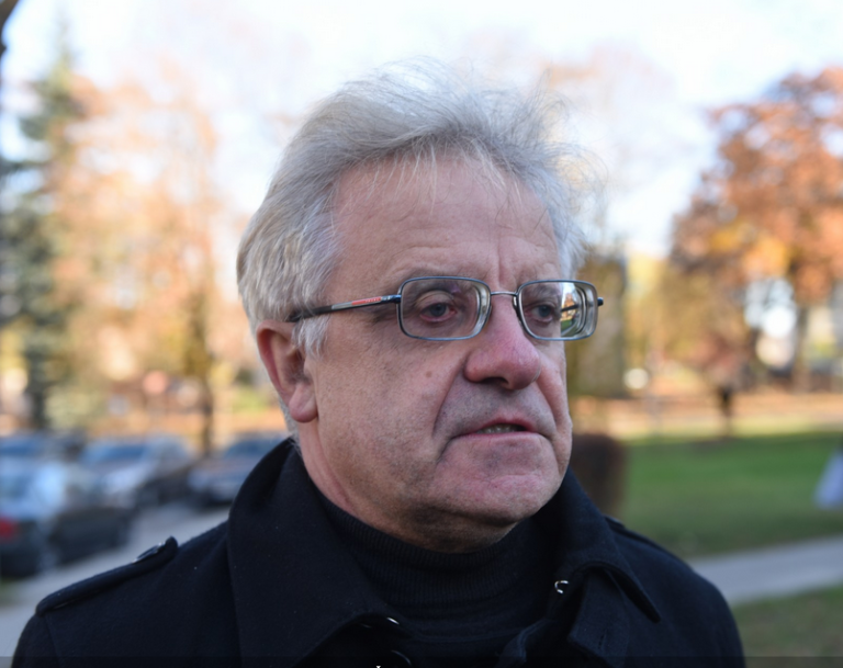 Vytautas Radžvilas. Kūjo ir pjautuvo šešėlis virš šeimos (I)