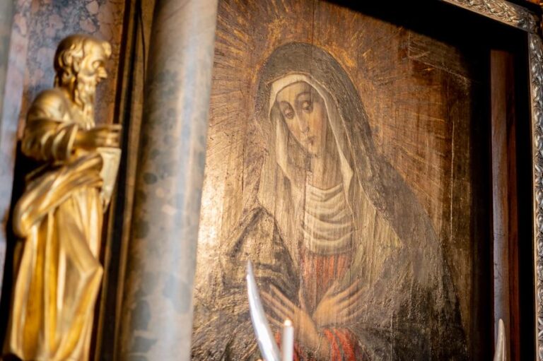 Regina Jasiulionienė. Dabar čia meldžiamasi už Ukrainą: Aušros vartų Madonos paslaptys