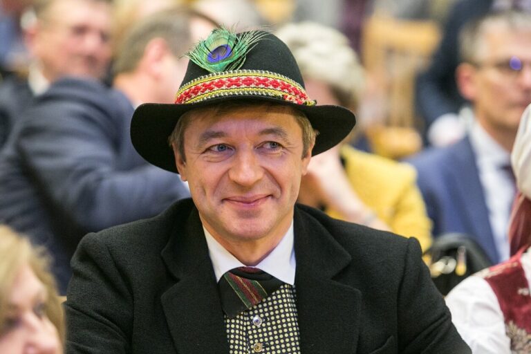Ramūnas Karbauskis. Atsakymas visiems, žeminantiems Naisius