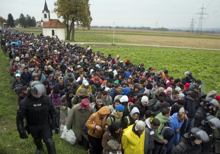 Per Europą nuvilnijo masiniai antiimigraciniai protestai