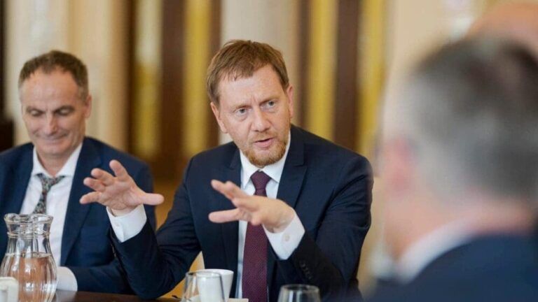 Saksonijos premjeras: Vokietija nebegali sau leisti karinės paramos Ukrainai