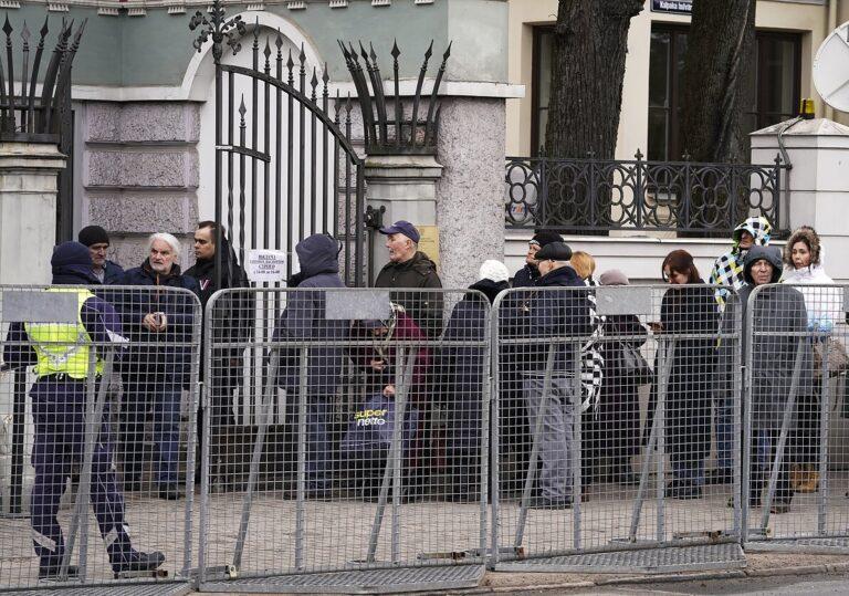 Latvijoje gyvenančių Rusijos piliečių laukia kalbos testas arba deportacija