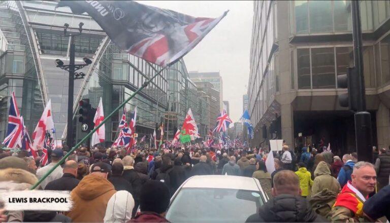 Šimtai tūkstančių žmonių dalyvavo demonstracijoje prieš migrantų smurtą