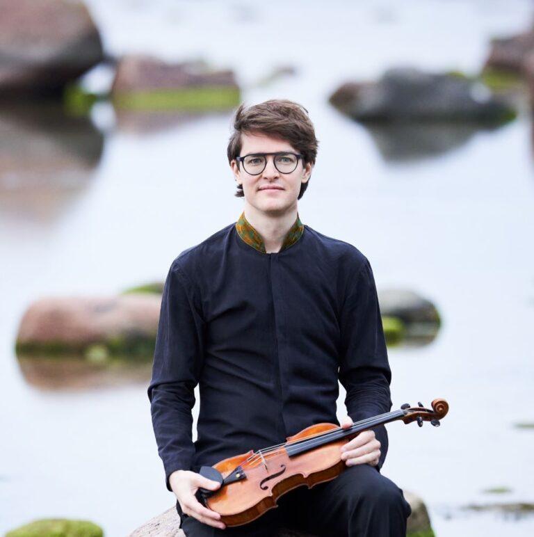 Jau rytoj Vilniuje – smuiko virtuozo Hugo Ticciati ir Lietuvos kamerinio orkestro koncertas