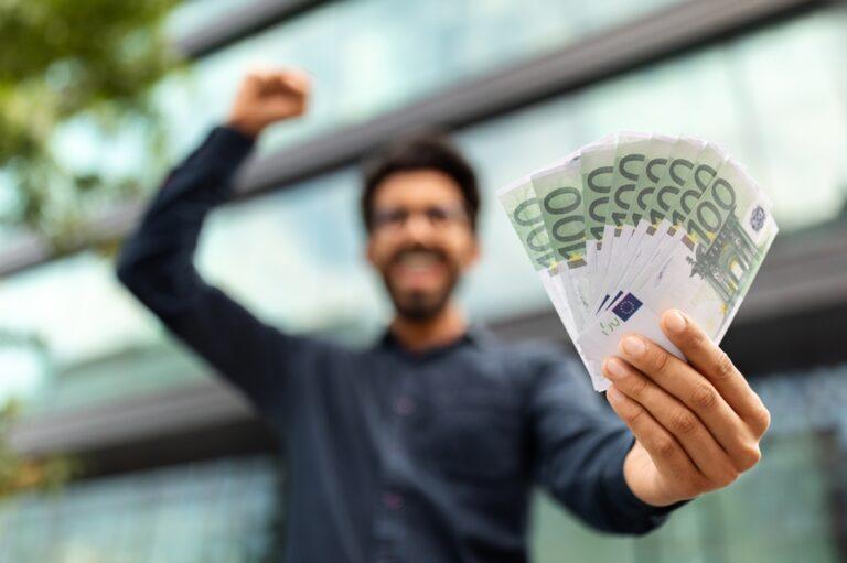 Vokietija: Sirijos migrantas, savo bute apgyvendinęs 5 nepilnamečius migrantus, uždirba šokiruojančius 13 000 eurų per mėnesį